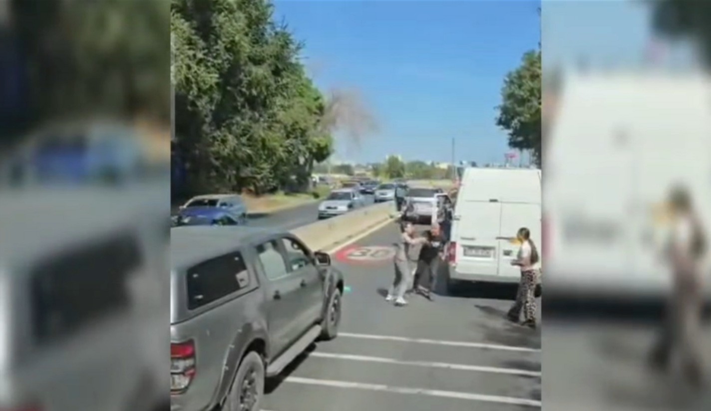 Scandal în trafic la intrarea în Constanța. Șoferi filmați în timp ce se bat în mijlocul drumului
