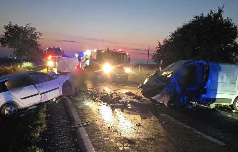 Accident grav în Bihor. Trei bărbați au murit după ce o autoutilitară s-a ciocnit cu un autoturism
