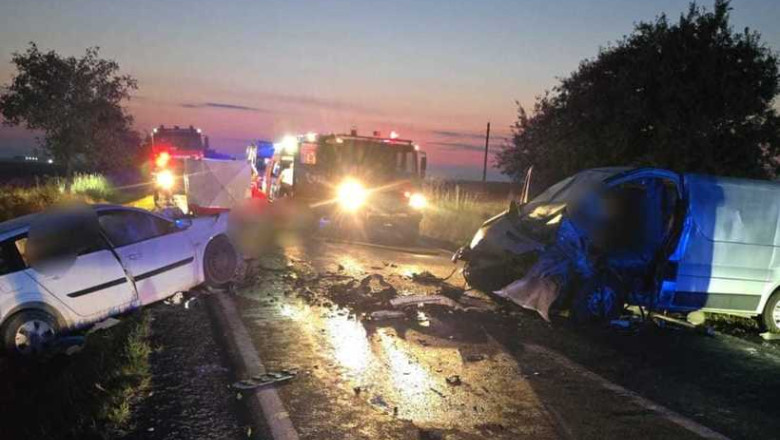 Accident grav în Bihor. Trei bărbați au murit după ce o autoutilitară s-a ciocnit cu un autoturism