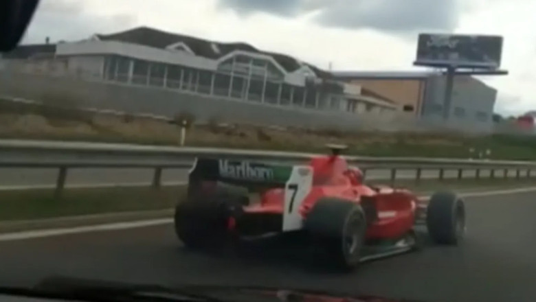 FOTO  „Șoferul fantomă” al unei mașini tip Formula 1, identificat în sfârșit de polițiștii cehi: bolidul alerga pe autostrăzi din 2019