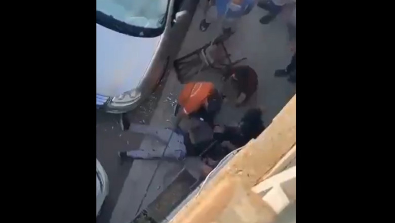 VIDEO  Doi polițiști au fost uciși în urma unui atac asupra unei secții de poliție din Izmir. Momentul în care atacatorul este prins