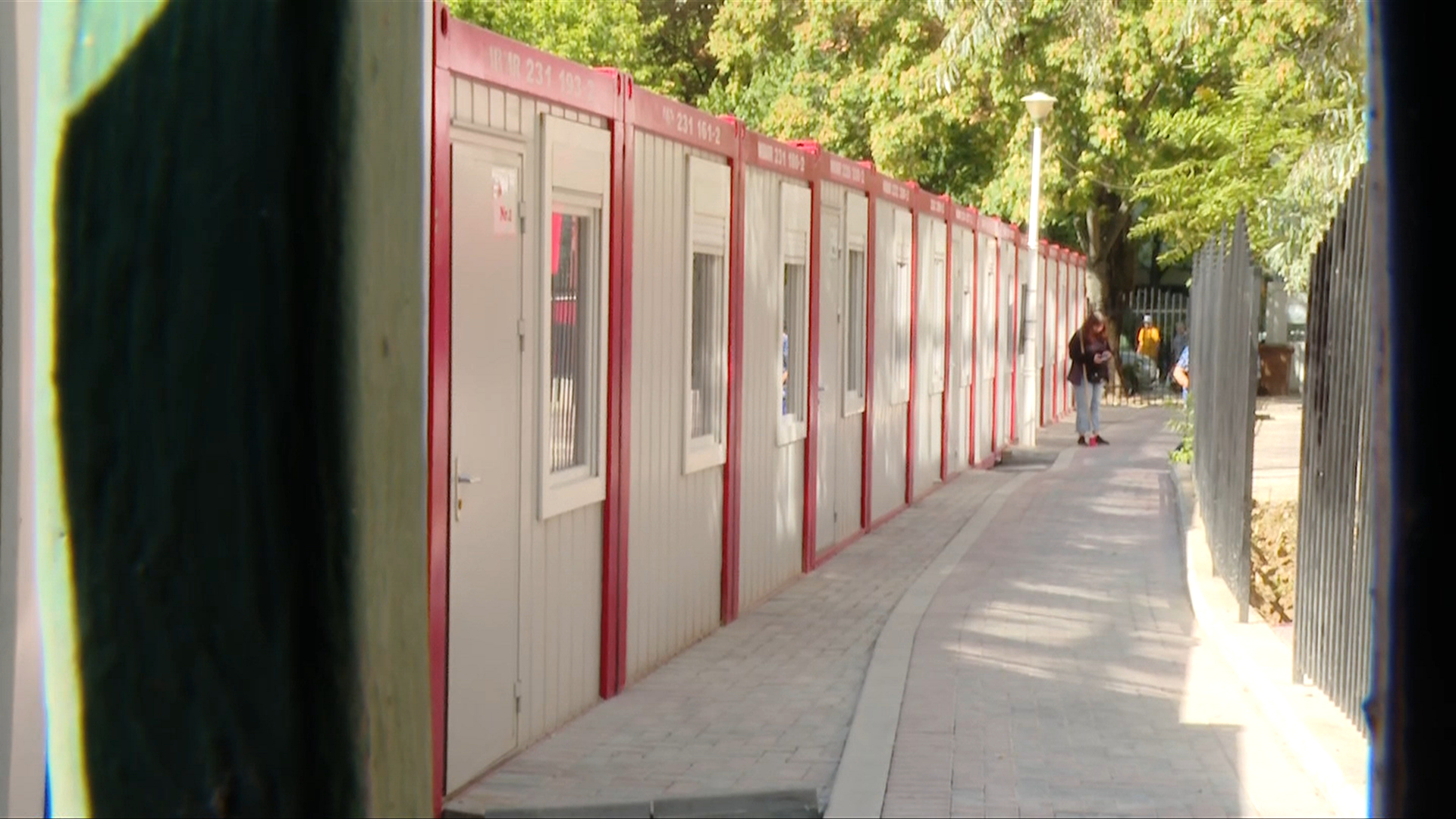 Elevi în containere fără apă și lumină, la cea mai mare școală din România. Edilul Sectorului 3: Să nu căutăm probleme acolo unde sunt