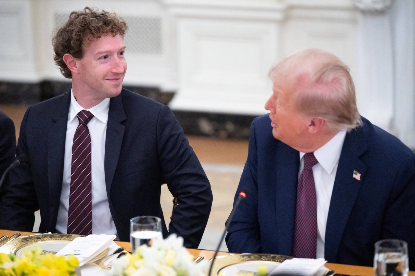 Moment jenant pentru Mark Zuckerberg la Casa Albă, când a vrut să-i facă pe plac lui Trump. „Scuze, dar nu știam ce cifre vă doriți”