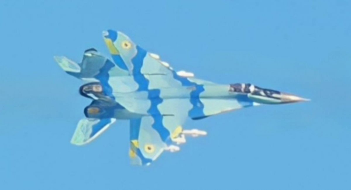 Apariție surpriză pe cerul Ucrainei: avion MiG-29 cu însemne ucrainene, dar camuflaj azer. De unde ar putea proveni