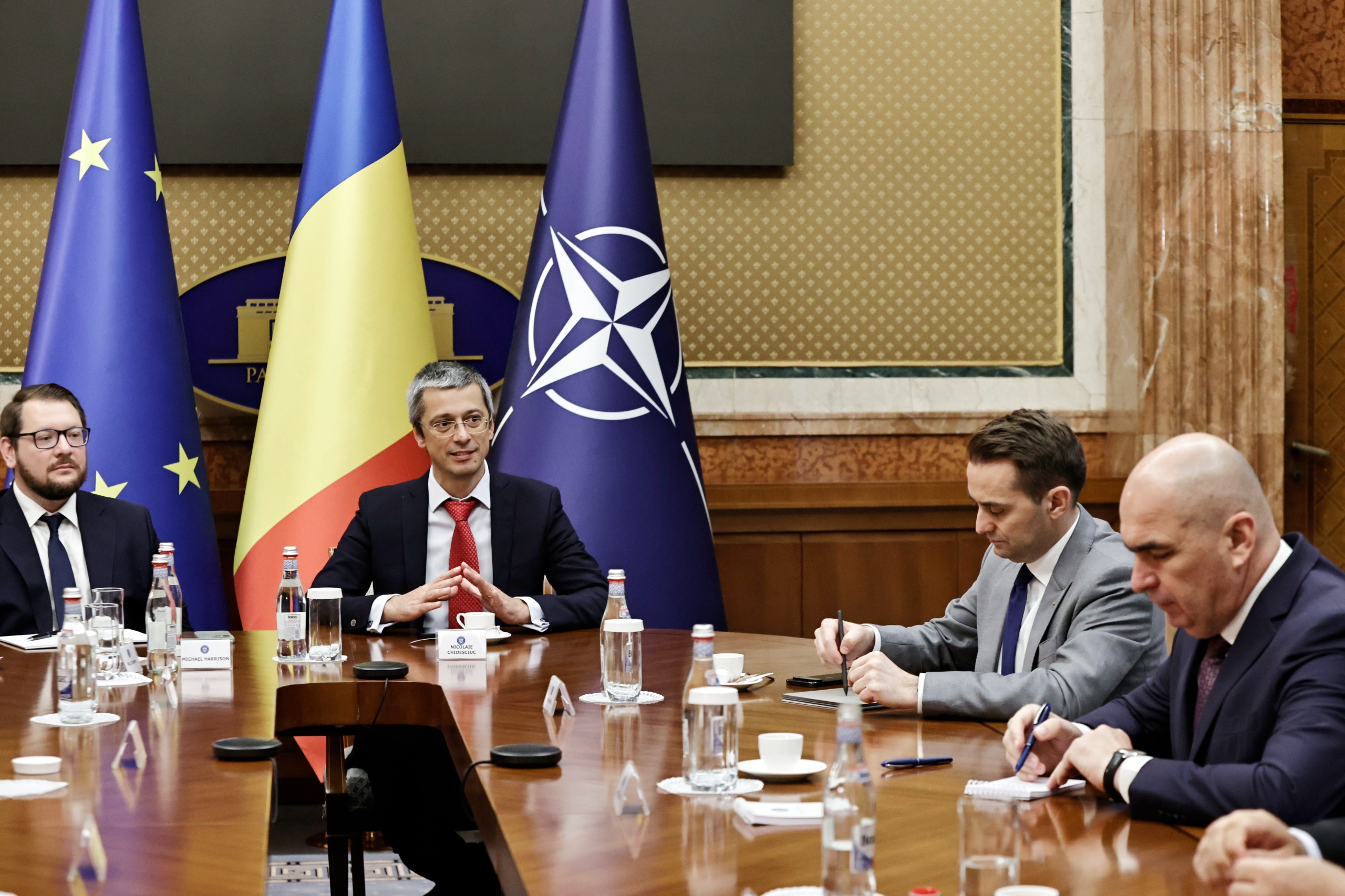 Ilie Bolojan, întâlnire cu delegația J.P. Morgan la Palatul Victoria: România rămâne atractivă pentru investitori