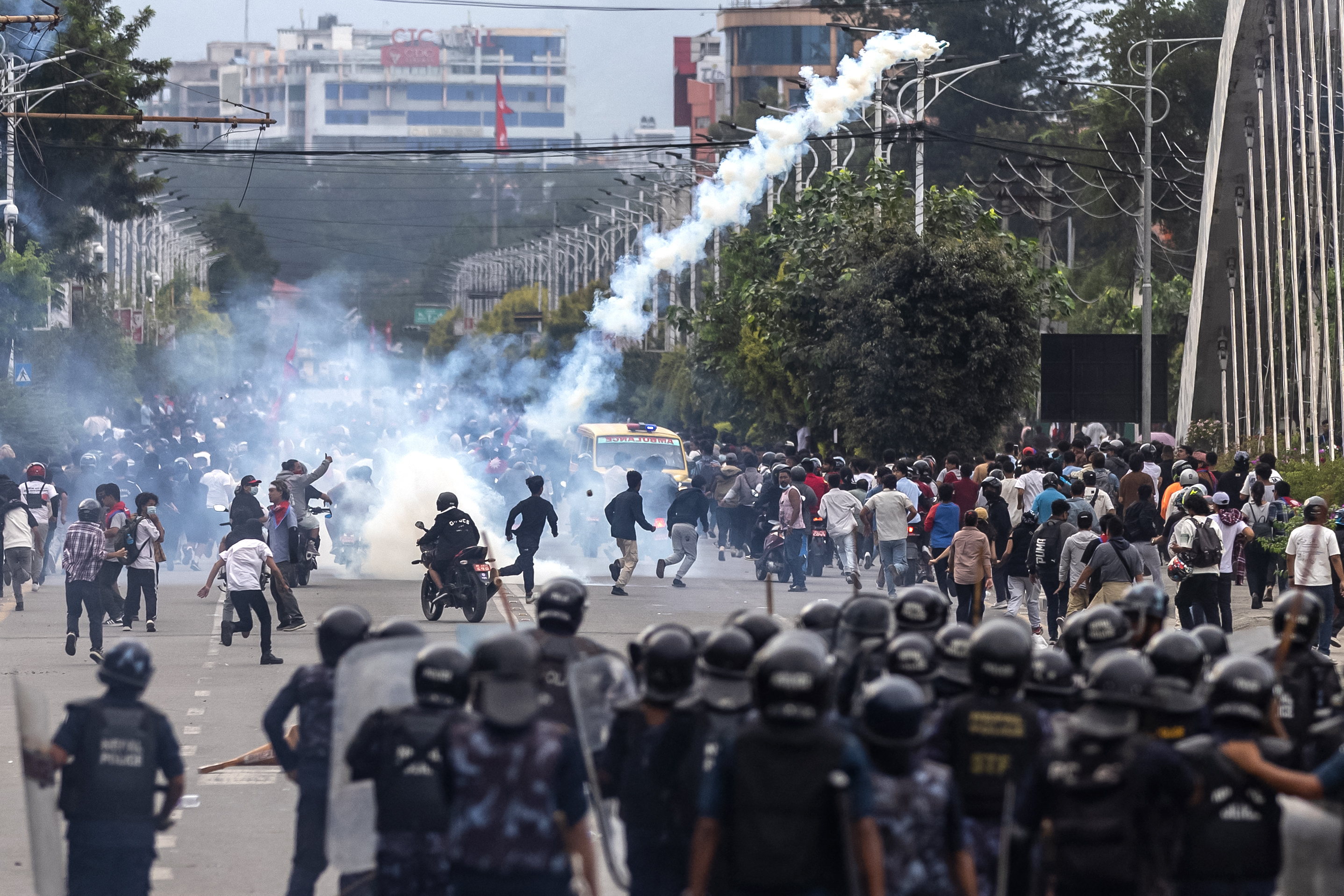 Criză în Nepal: Preşedintele a dizolvat parlamentul şi a anunţat alegeri legislative pentru 5 martie