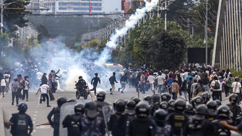 Proteste violente în Nepal după ce autoritățile au blocat rețelele sociale. 19 morți și peste 100 de răniți