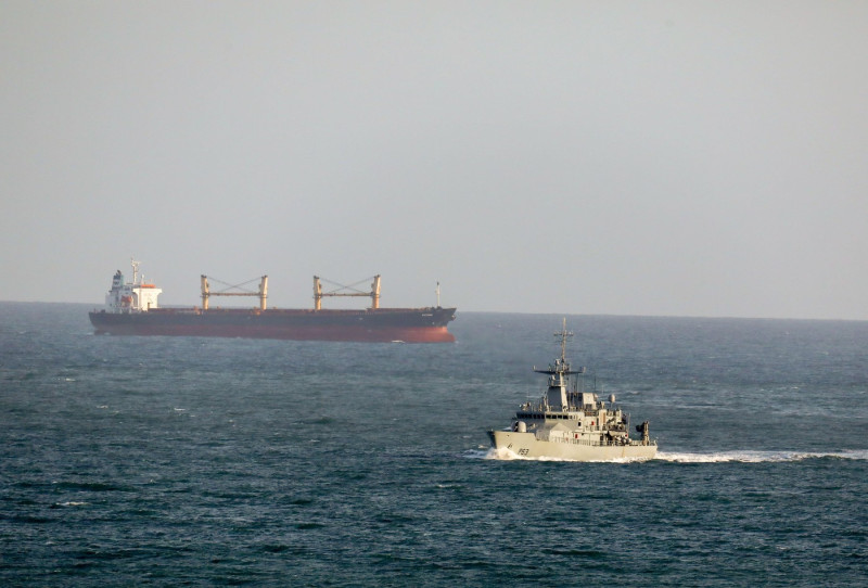 Roches Point, Cork, Ireland. 26th September, 2023, Irish naval vessel LE William Butler Yeats escorts Bulk carrier MV Matthew outside Roches Point, Cork, Ireland after the Army Rangers stormed the vessel earlier in the day. The bulk carrier is suspected o