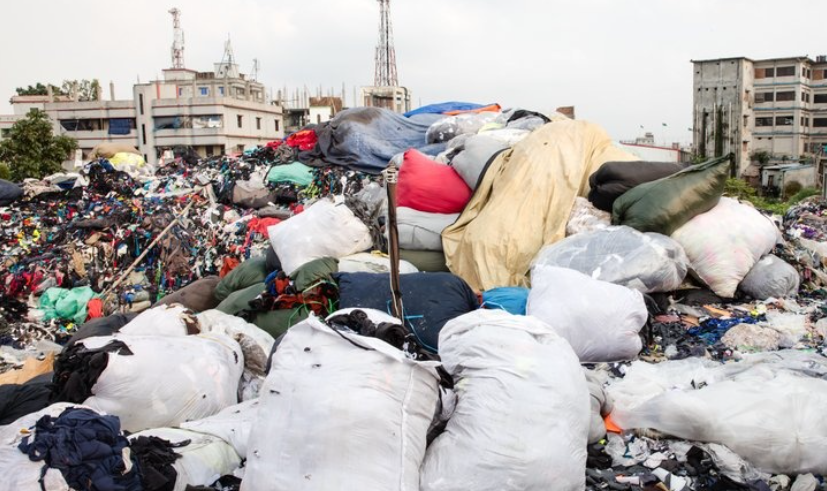 UE a adoptat o lege împotriva risipei alimentare și a deșeurilor din fast fashion. Ce prevede noul regulament