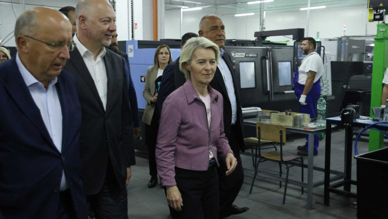 Avionul cu care se deplasa Ursula von der Leyen, afectat de un presupus bruiaj din partea Rusiei, la aterizarea în Bulgaria (FT)