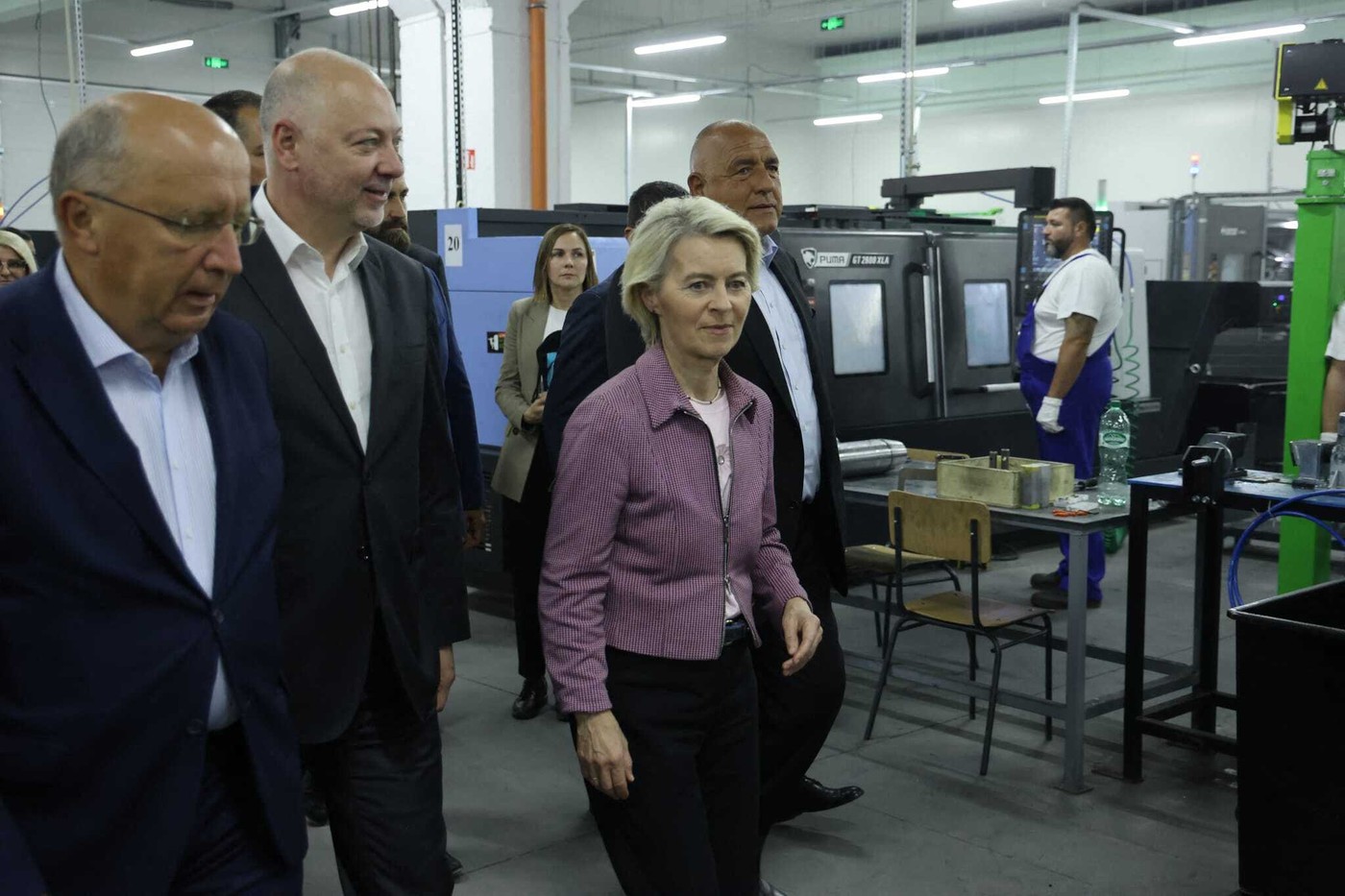 Avionul cu care se deplasa Ursula von der Leyen, afectat de un presupus bruiaj din partea Rusiei, la aterizarea în Bulgaria (FT)