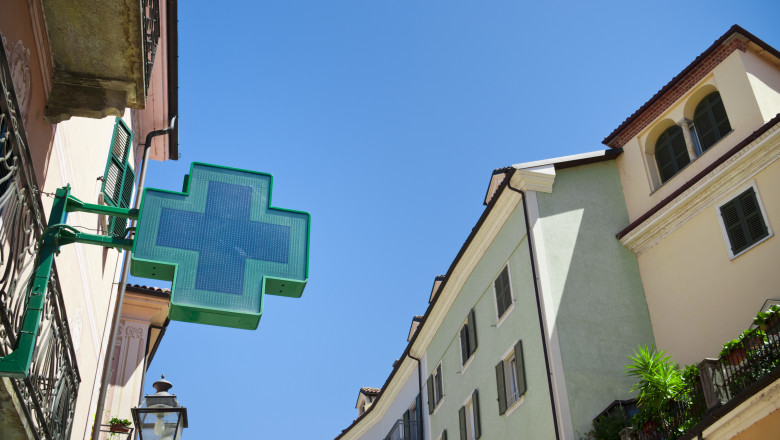 Asociație: Menținerea impozitului minim pe cifra de afaceri afectează farmaciile. Reglementarea excesivă a dus la izolarea sectorului