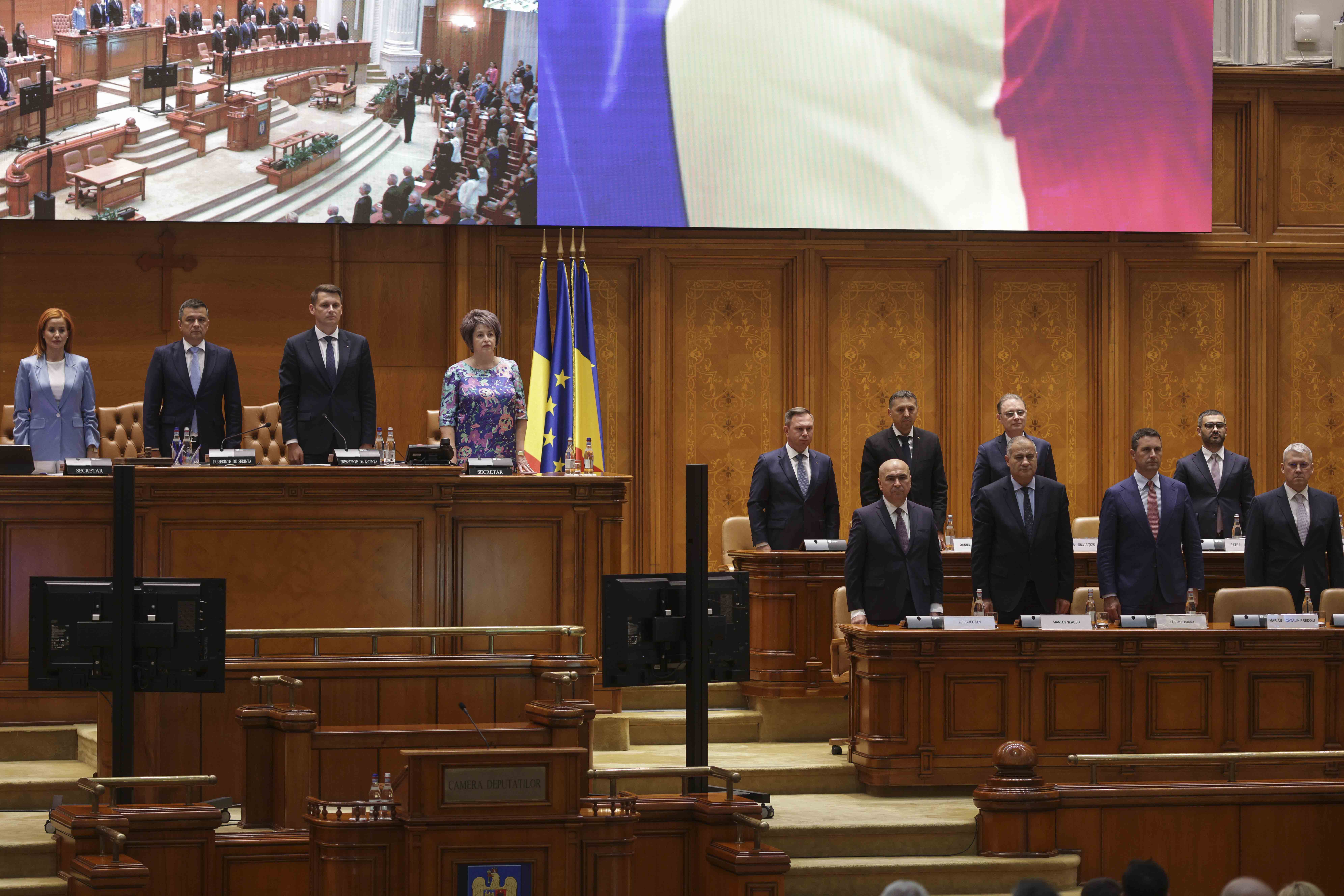 Cele patru moțiuni de cenzură depuse de Opoziție sunt dezbătute azi în Parlament. De câte voturi este nevoie pentru a demite Guvernul
