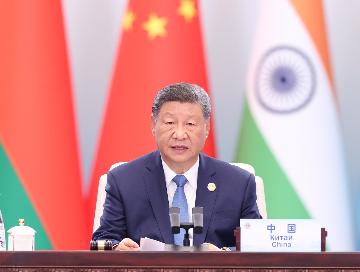 Xi Jinping promovează o nouă ordine mondială, flancat de liderii Rusiei și Indiei