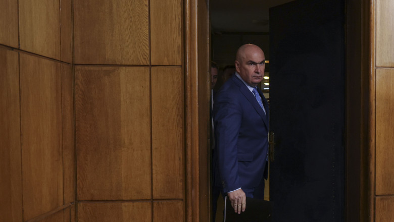 ilie bolojan intra pe usa la guvern