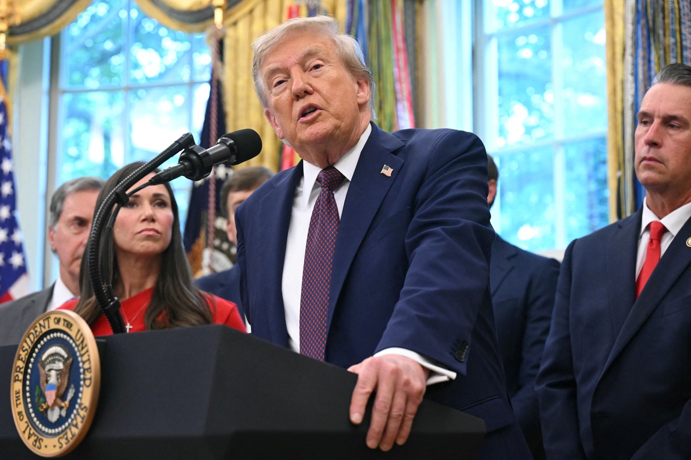 Trump și-a făcut prima apariţie publică după o săptămână în care s-a vorbit despre moartea sa. Cum a reacționat președintele SUA