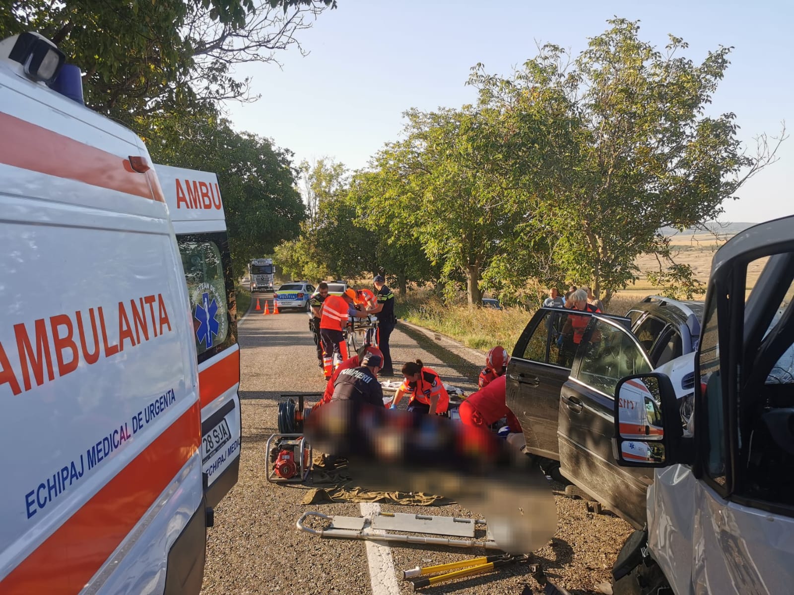 Accident grav pe DN24C, în Botoșani. 15 persoane implicate din care 4 sunt încarcerate, fiind activat Planul Roșu de Intervenție