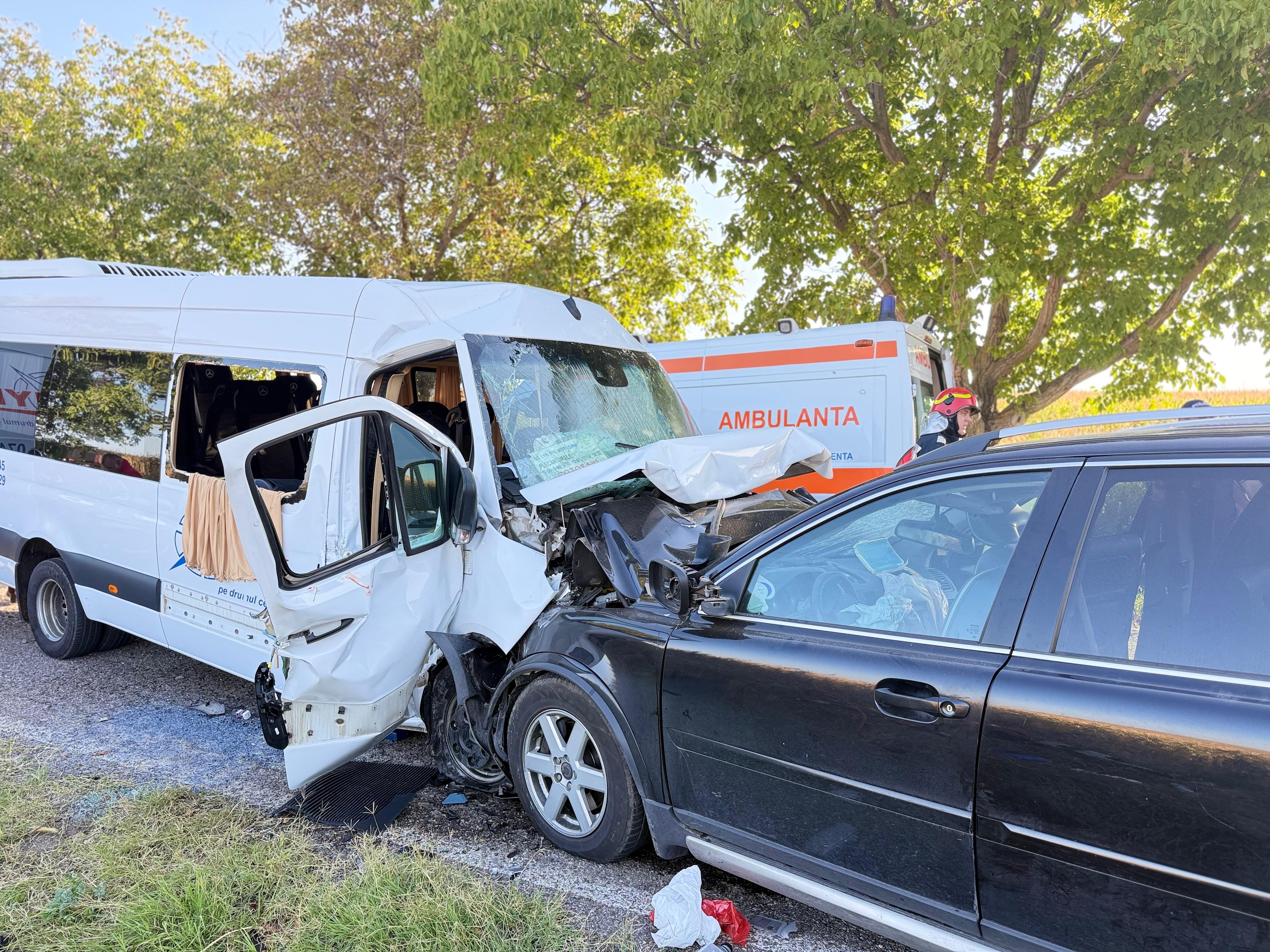 Accident grav pe DN24C. 3 persoane au murit. 15 victime au fost duse în Botoșani, o altă preluată cu elicopterul SMURD spre Iași
