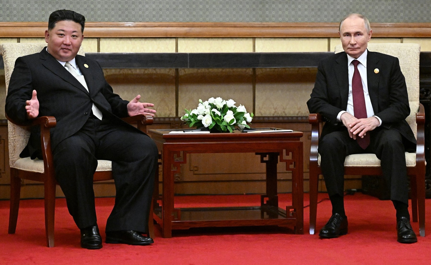 „Nu vom uita niciodată sacrificiile făcute”. Vladimir Putin i-a mulțumit lui Kim Jong-un pentru soldații care au murit în Kursk