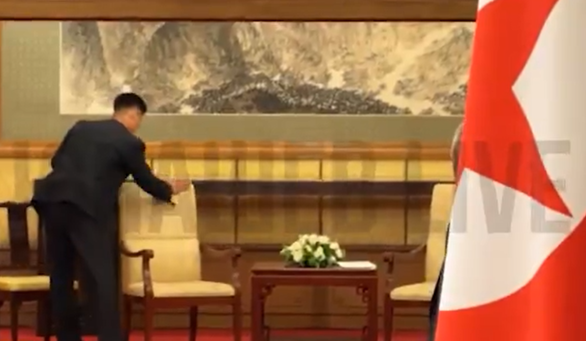 Operațiunea dezinfectarea. Cum șterg nord-coreenii urmele prezenței lui Kim Jong-un în camera în care s-a văzut cu Vladimir Putin