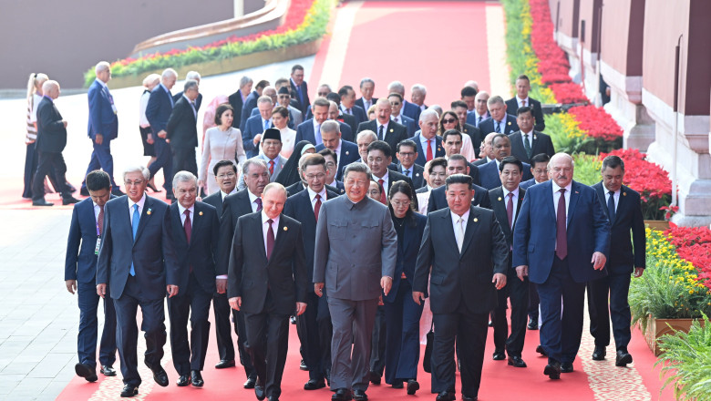 GALERIE FOTO  Ascensiunea Chinei este „de neoprit”, spune Xi Jinping. Demonstrația de forță care pune Occidentul în șah: Ce va face Donald Trump?