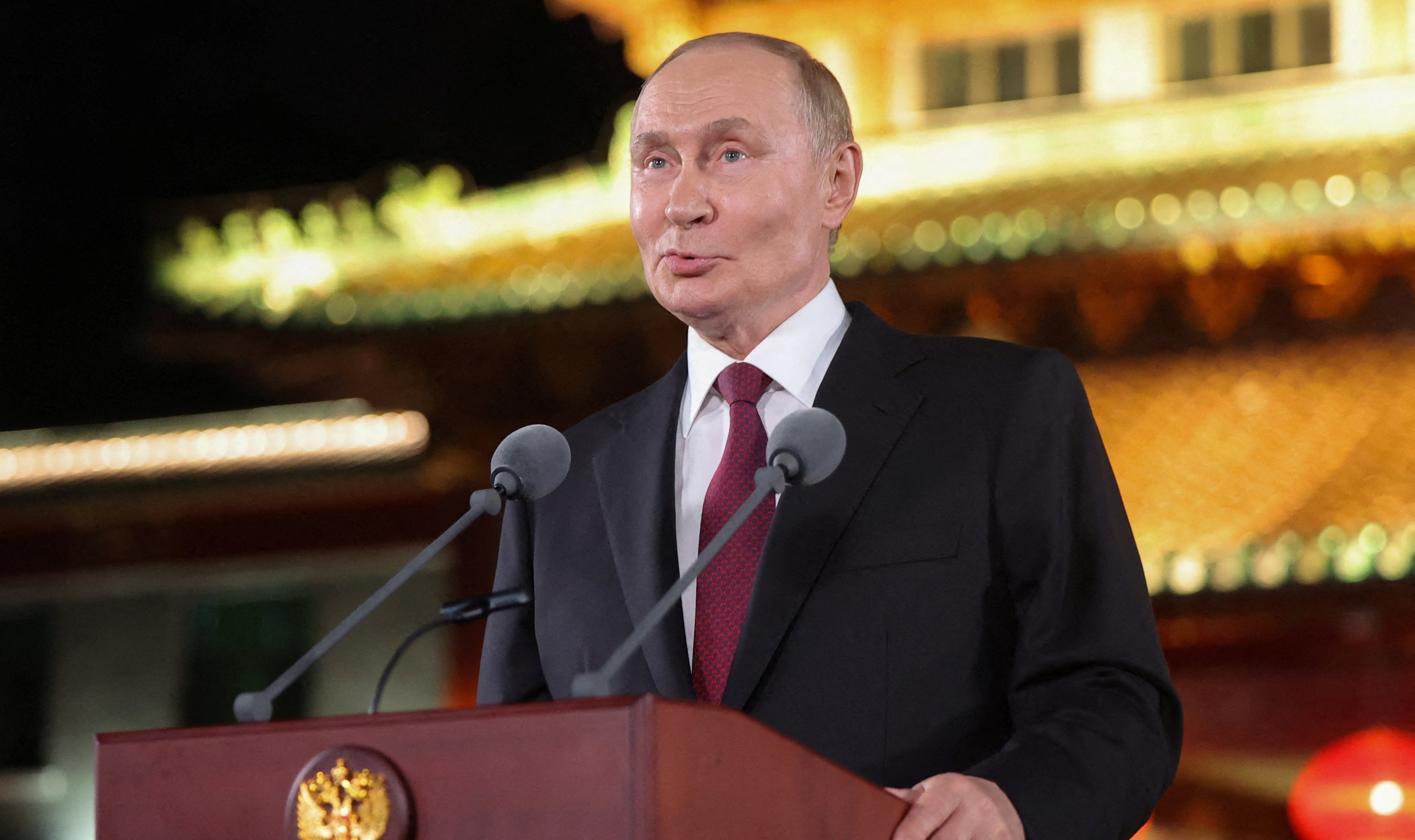 Vladimir Putin îl invită pe Volodimir Zelenski la Moscova, „dacă este pregătit de discuții”