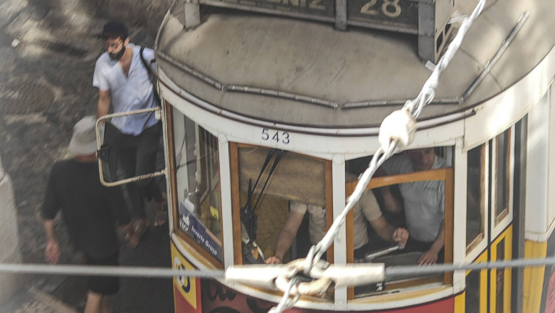 VIDEO  Accident grav în Lisabona: cel puțin 3 morți și zeci de răniți, după ce un funicular a deraiat
