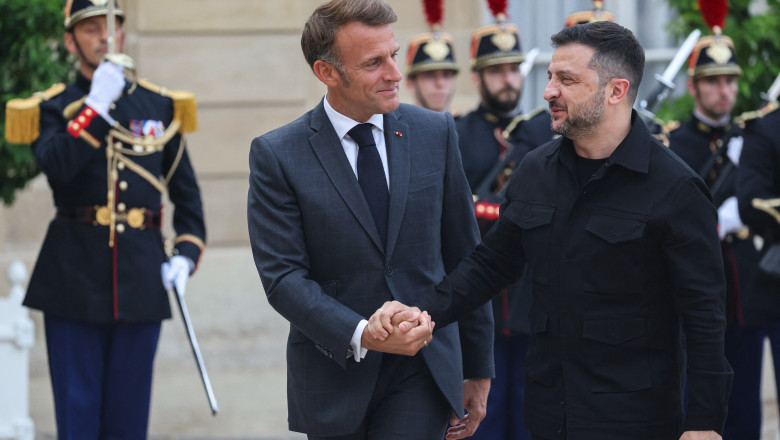 Volodimir Zelenski a ajuns la Paris, unde va discuta cu liderii UE din „Coaliţia Voinţei”. Participanții îl vor suna și pe Donald Trump