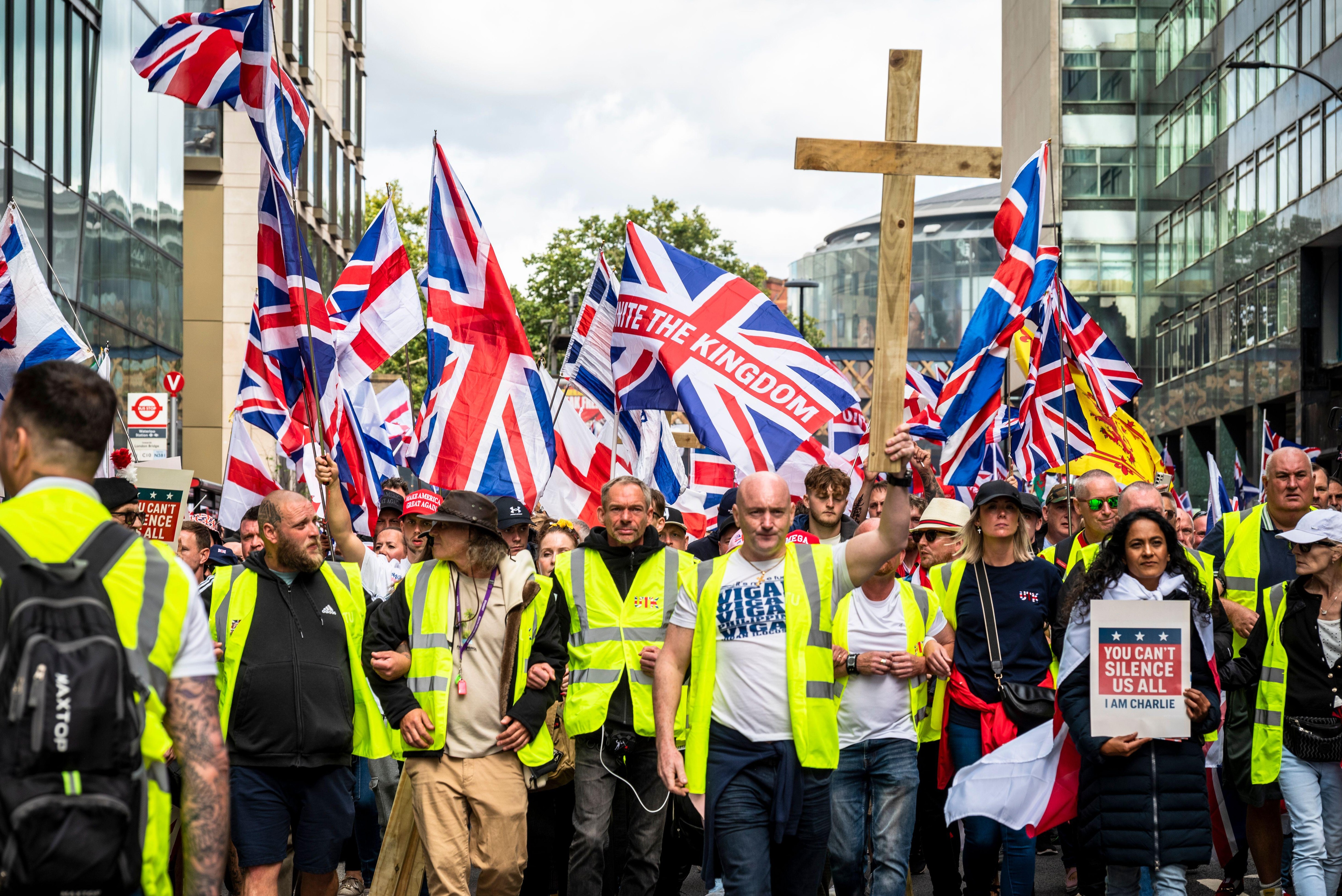 Elon Musk, mesaj la cea mai mare demonstrație a extremei drepte din Marea Britanie: „Violența vine la tine. Ripostezi sau mori”