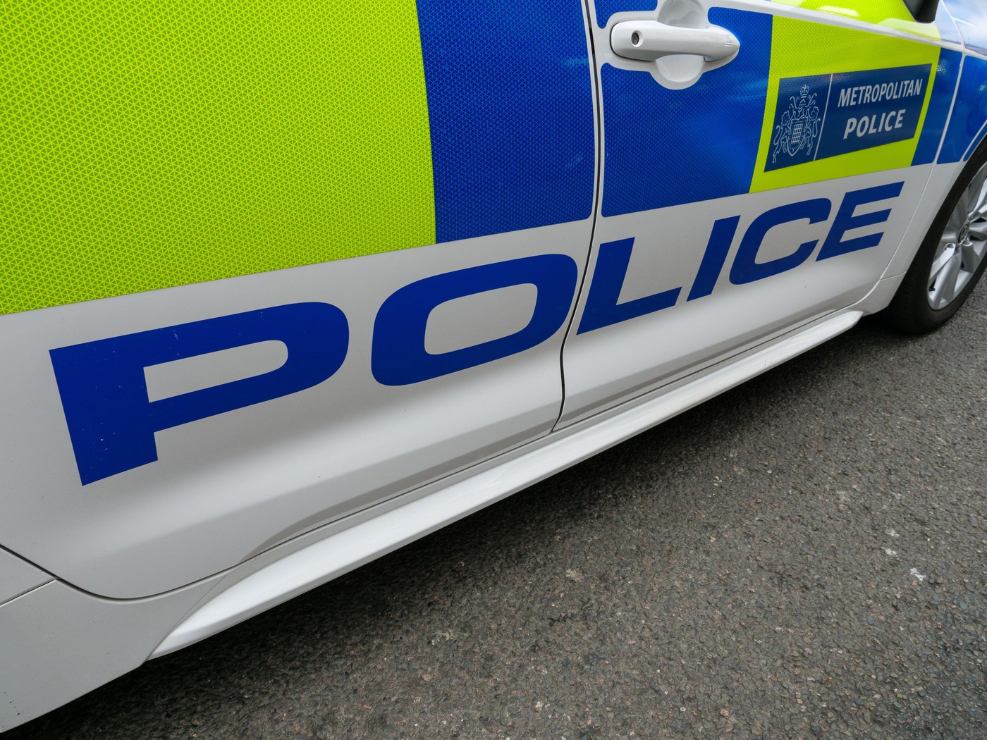 Un bărbat cu nume aparent românesc, acuzat de vandalizarea unor sinagogi. El va fi audiat luni în Londra