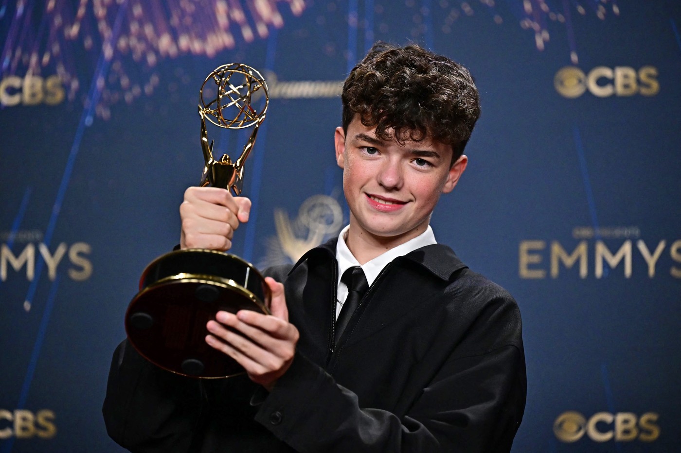 Cine sunt marii câștigători ai premiilor Emmy 2025. Un actor de 15 ani a devenit cel mai tânăr laureat din istorie