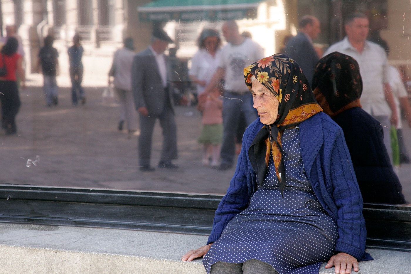 Sondaj INSCOP: Ce cred românii despre valorile tradiționale și intervenția statului în economie