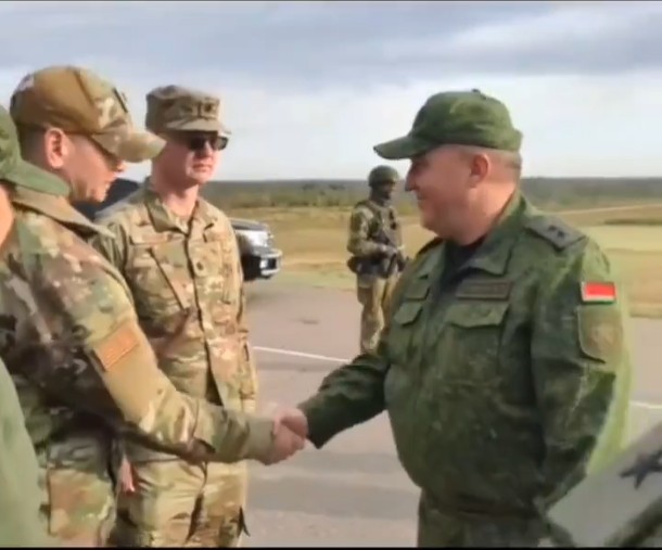 „Cele mai bune locuri”. Vizită surpriză a soldaților SUA care au mers să observe exercițiile Zapad-2025 din Belarus