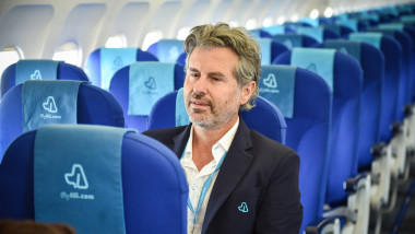 fly-lili-aeroport-jurgen_faff