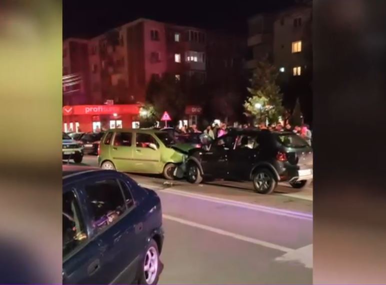 Accident mortal în Hunedoara: Un șofer a lovit două mașini parcate, după care a intrat, în plin, într-o alta care circula regulamentar