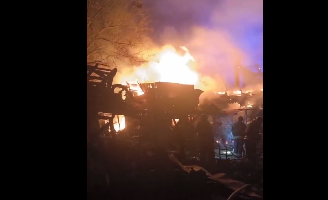 Armata lui Putin a bombardat mai multe case în sudul Ucrainei. Cel puțin două persoane au fost ucise și alte 18 rănite