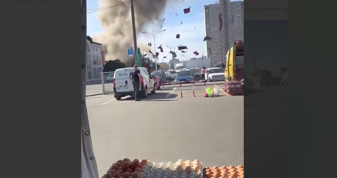 Momentul în care o dronă rusească lovește o universitate din Harkov