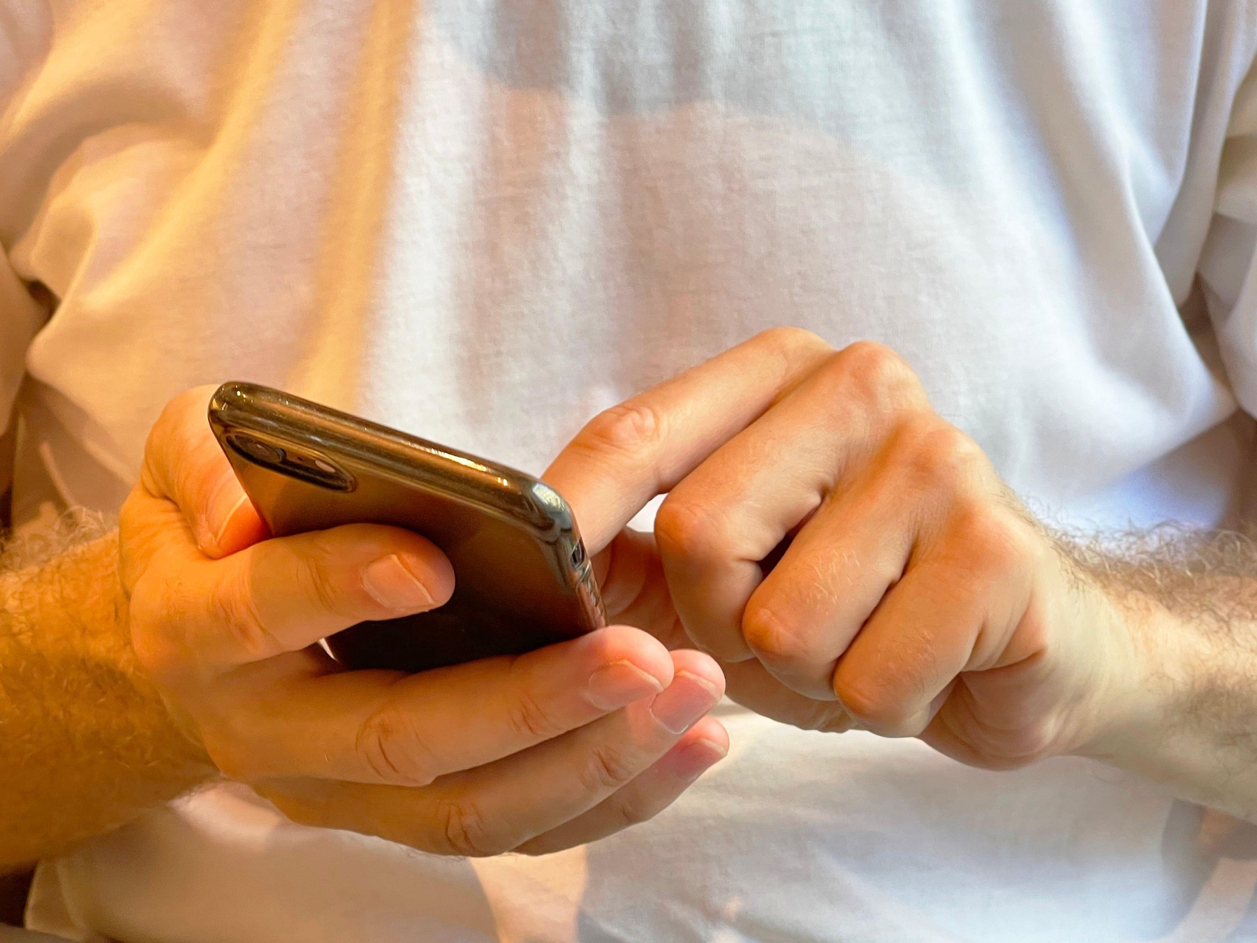 Poliţia atrage atenţia asupra unei noi metode de fraudă folosind WhatsApp. Semnele care arată că avem de-a face cu o înșelăciune