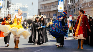 spectacol pe strada