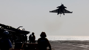 Rafale aterizând pe un portavion