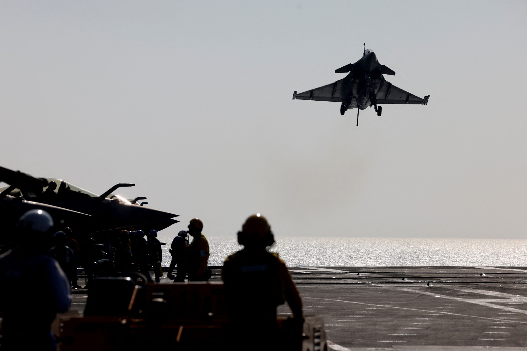 Ce a „uitat” Emmanuel Macron să spună când a trimis în Polonia trei avioane Rafale: acestea au capabilități nucleare