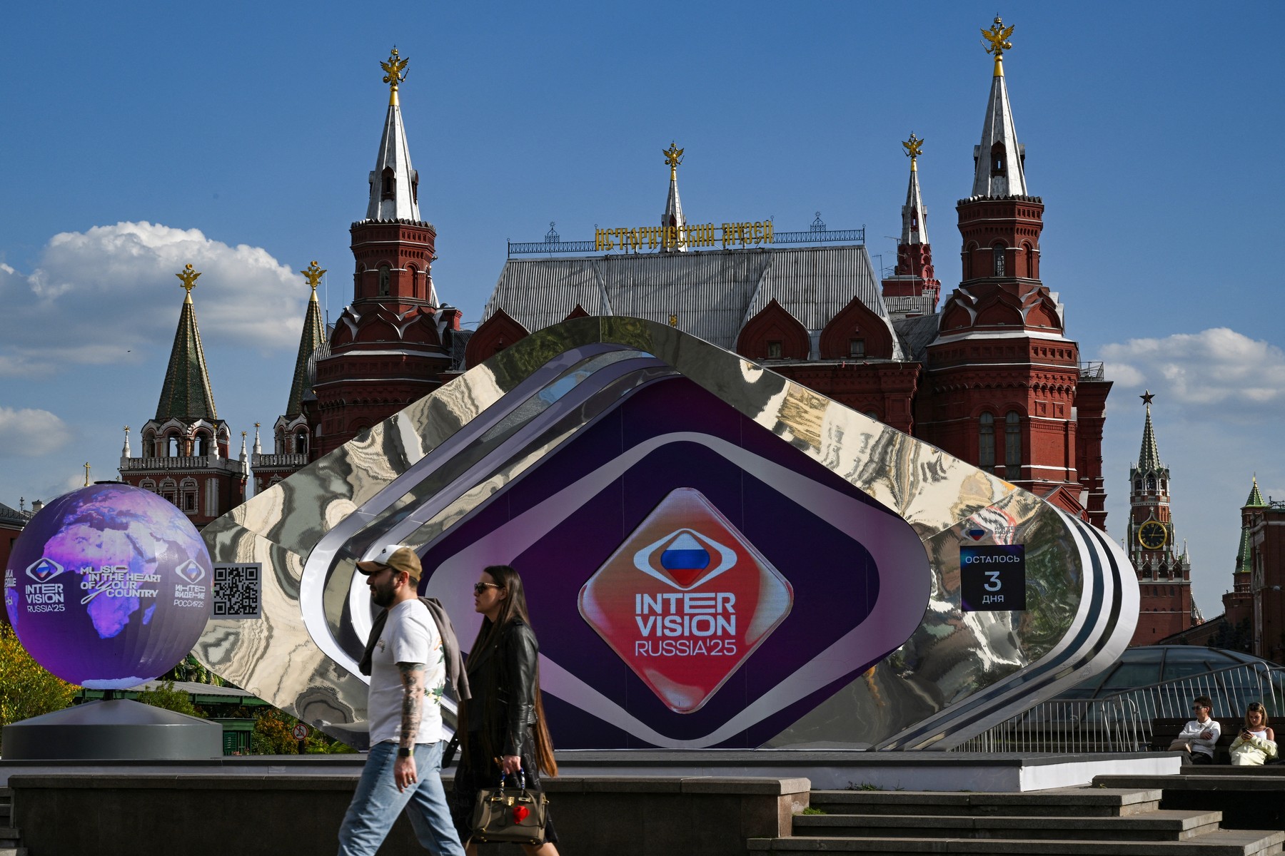 Rusia reînvie rivalul sovietic al Eurovisionului. La concursul organizat sâmbătă participă și reprezentantul SUA