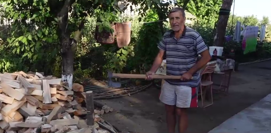 Românii, enervați de certurile politicienilor: Nici nu mai mă uit, ce să văd? Bîlciul lor? Mai bine mă duc la bâlci, când e la Călărași