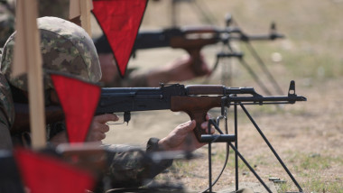 militari in poligon trag cu arma inquam george calin
