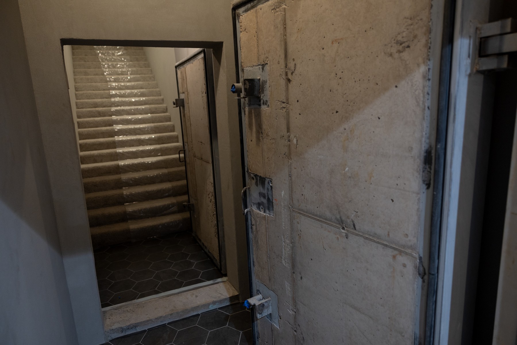 Guvernul de la Varșovia a decis că polonezii își vor putea construi adăposturi antiaeriene fără permisiune. Cât costă un buncăr