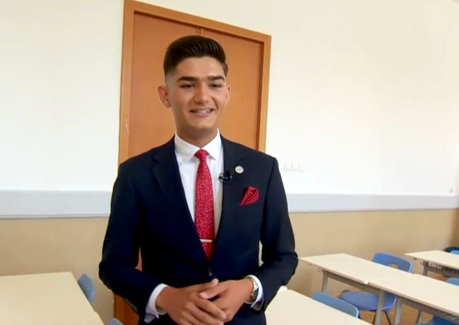 Cu valiza la ușă: Generația care pleacă. Povestea lui Eduard, elevul de nota 10 care își caută viitorul peste granițe