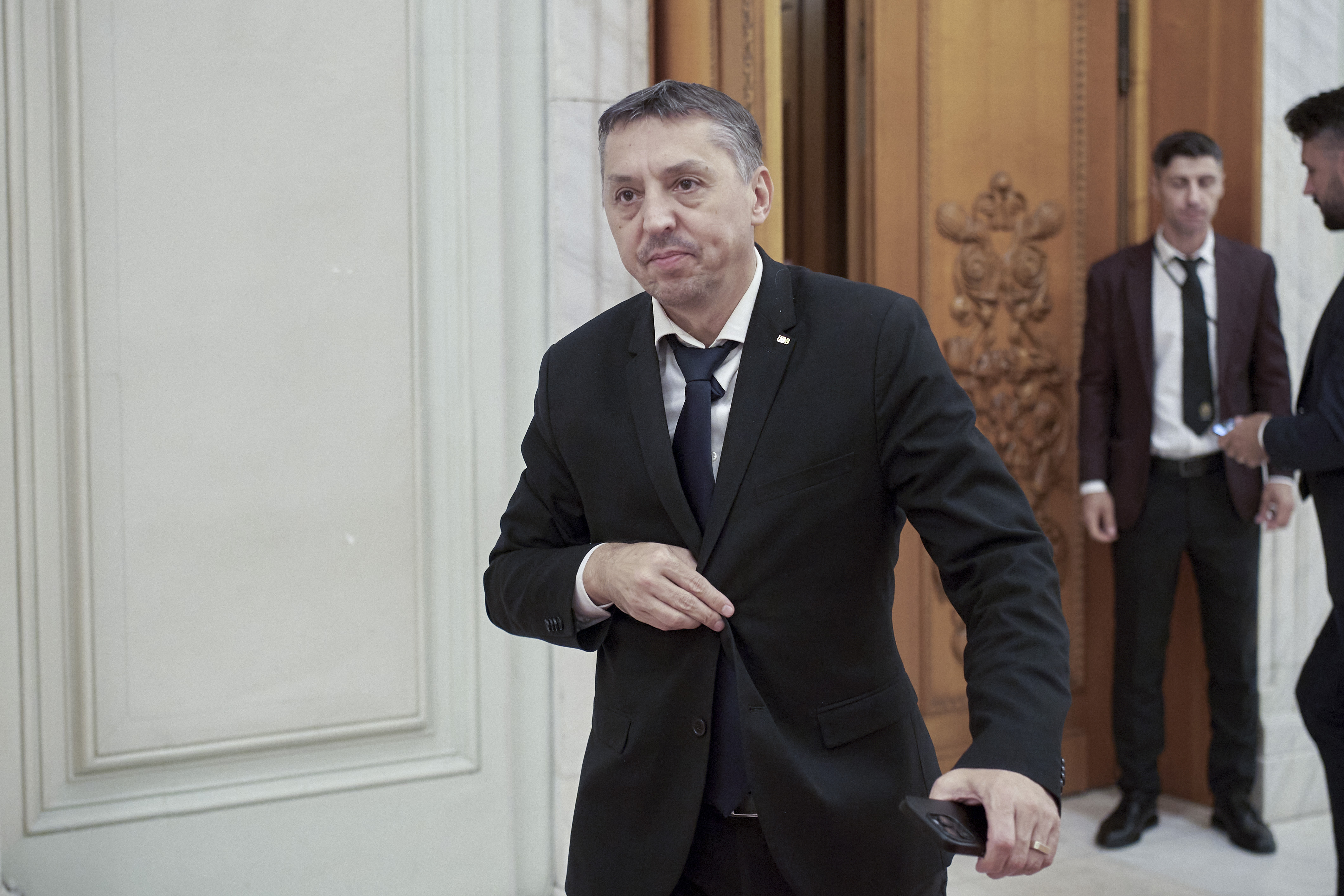 AUR a depus moțiune împotriva ministrului Educației, Daniel David. Când va fi dezbătută și votată de Senat