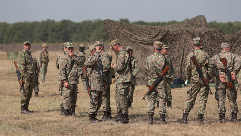 Rezerviști ai armatei române în cadrul unui exercițiu de mobilizare