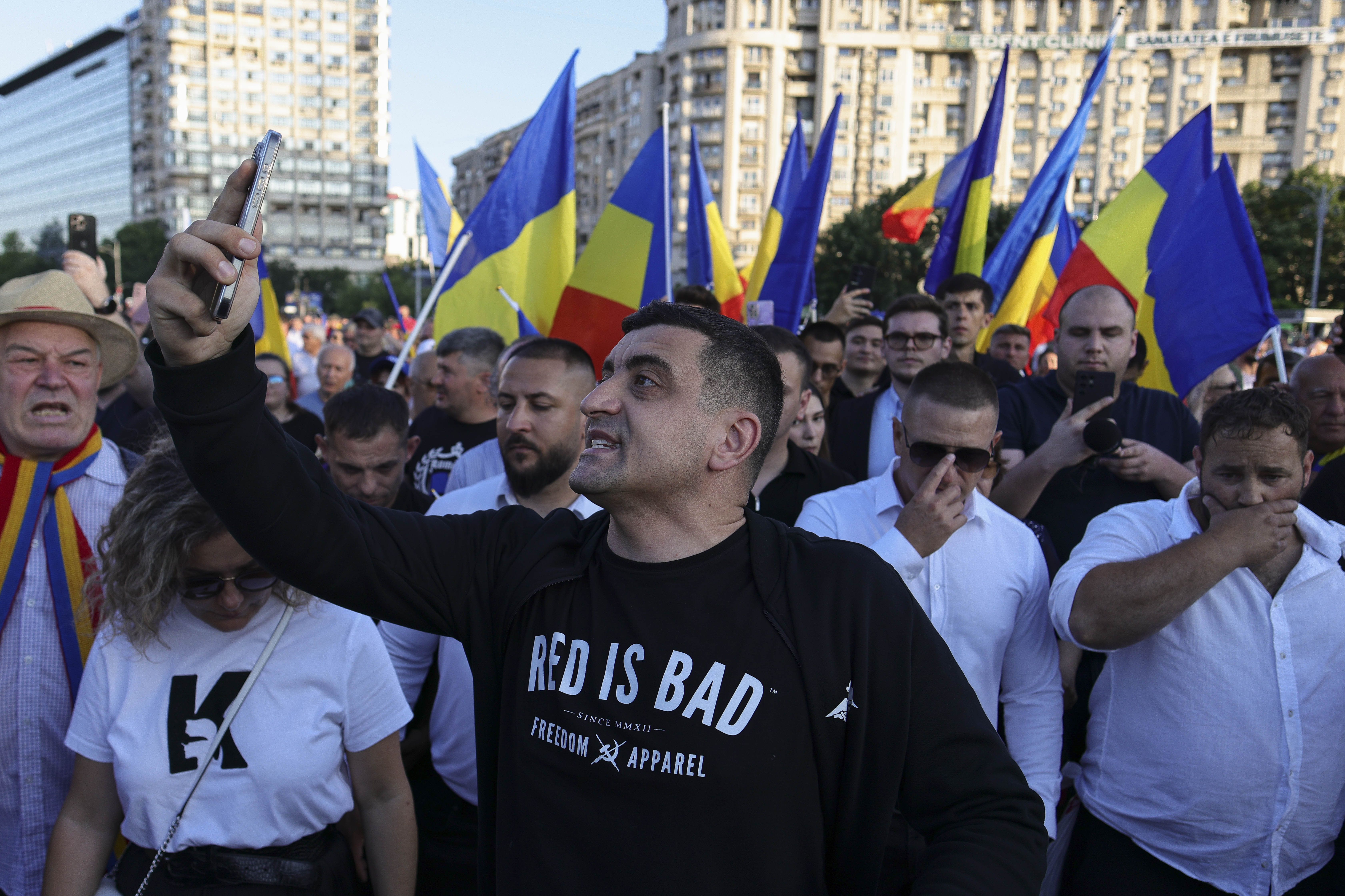 Simion își amenință colegii din Parlament: Nu garantez că, la o revoltă în stil Nepal, politicienii contra poporului vor fi iertați