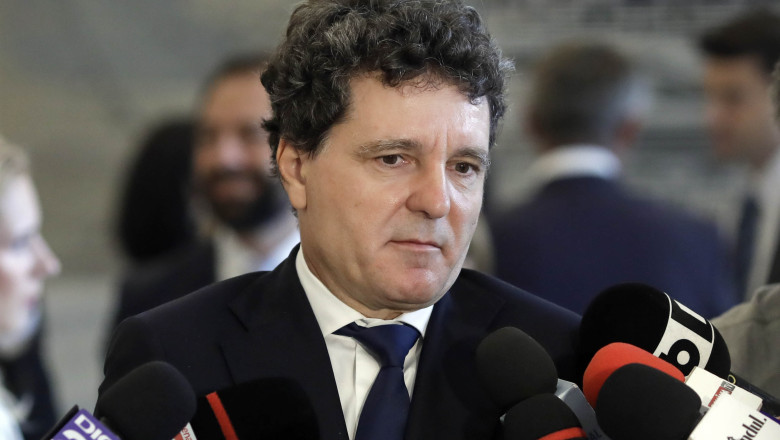 Nicușor Dan sesizează la CCR legea prosumatorilor: Este neconstituțională. Cum sunt afectați cei care au beneficiat de legislație